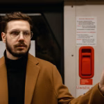 Laki-Laki Dan Tindakan Kecil, Mencerminkan Kepribadian Mereka