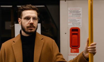 Laki-Laki Dan Tindakan Kecil, Mencerminkan Kepribadian Mereka