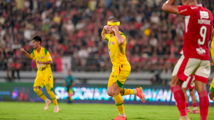 Mihailo Perovic Cetak Gol Menakjubkan Ke Gawang Persijap