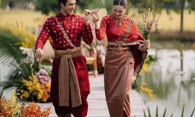 Momen Romantis Nadech Dan Yaya Di Pernikahan