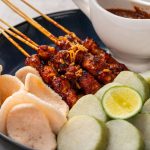 Lontong Sate: Sajian Klasik Nusantara Yang Selalu Bikin Rindu