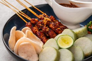 Lontong Sate: Sajian Klasik Nusantara Yang Selalu Bikin Rindu