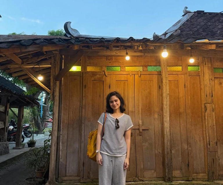 Gaya Santai Tissa Biani Saat Kulineran Di Kota Solo Bikin Gemas