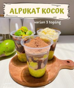 Segar Maksimal! Pokat Kocok Jadi Primadona Kuliner Jalanan