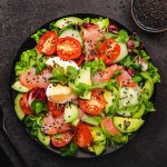 Segar & Mengenyangkan! Salad Sayur Diet Sehat Bikin Ketagihan