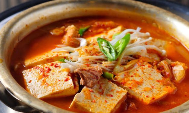 Kuliner Korea Kimchi Jjigae: Sup Hangat Pedas Asam Yang Nikmat