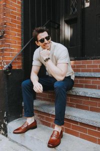 Anti Mati Gaya! Inspirasi Pose Foto Cowok Keren Kekinian
