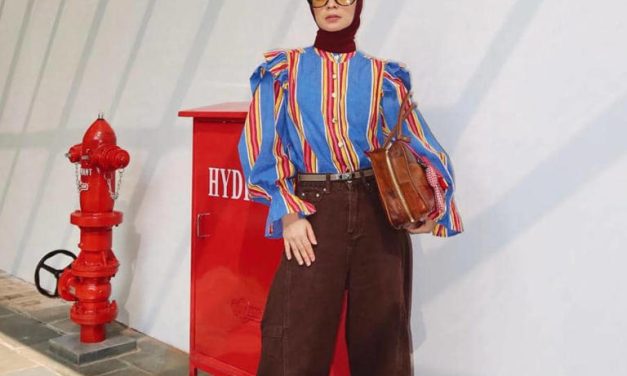 Colorful Outfit, Striped Ruffle Shirt Dan High Waist Jeans