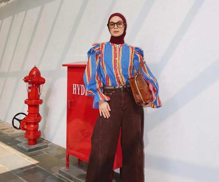 Colorful Outfit, Striped Ruffle Shirt Dan High Waist Jeans