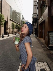 Potret Diva Azzura Jalan-Jalan Di Ginza, Asyik Menikmati Matcha