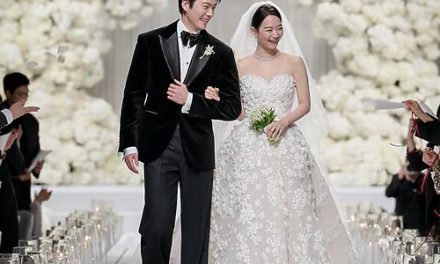 Bikin Salting! Shin Min-A Malu Ungkap Pujian Kim Woo-Bi