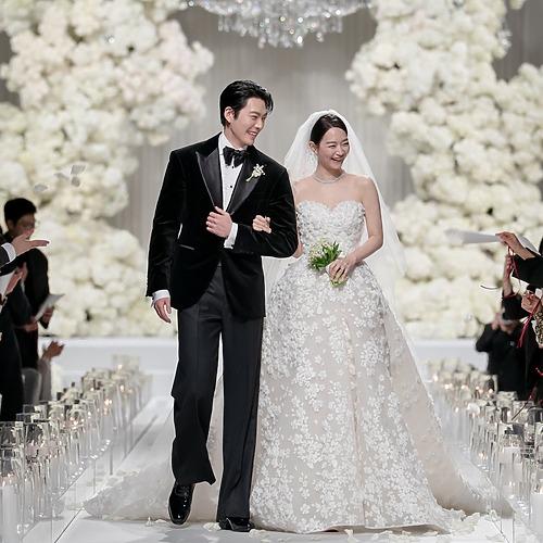 Bikin Salting! Shin Min-A Malu Ungkap Pujian Kim Woo-Bi