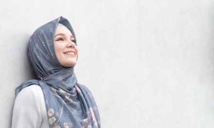 Bikin Terharu! Dewi Sandra Galau Sebelum Mantap Berhijrah