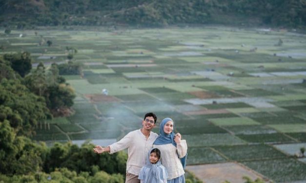 Liburan Seru! Dwi Handayani & Keluarga Ke Bukit Selong Lombok