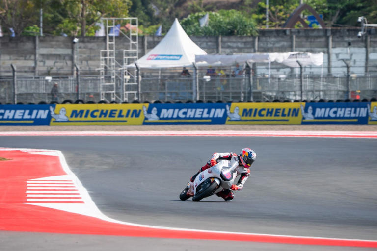 Quiles Juara Dunia! Veda Ega Kehilangan Podium Moto3